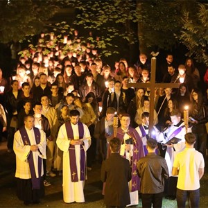 Biskup Šaško predvodio Križni put za mlade na Ksaveru